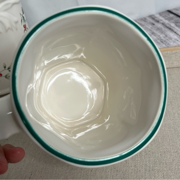 Pfaltzgraff, Set of 2 Winterberry Pattern, Sculpted Mugs, 16 oz, Stoneware - Picture 8 of 16